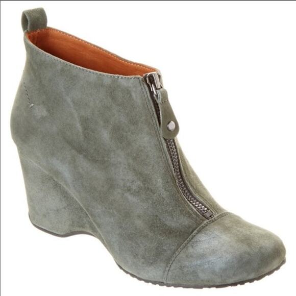 Gentle Souls ‘Ridgual’ Wedge Suede Ankle Boot - Picture 2 of 8